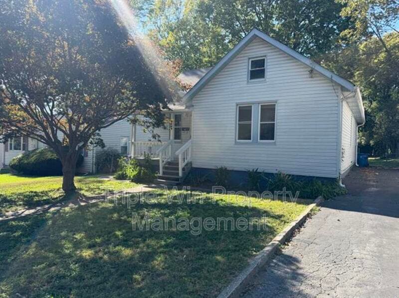 Saint Louis House: 3643 Boswell Ave