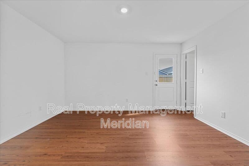 Princeton House: 211 Herman Ln