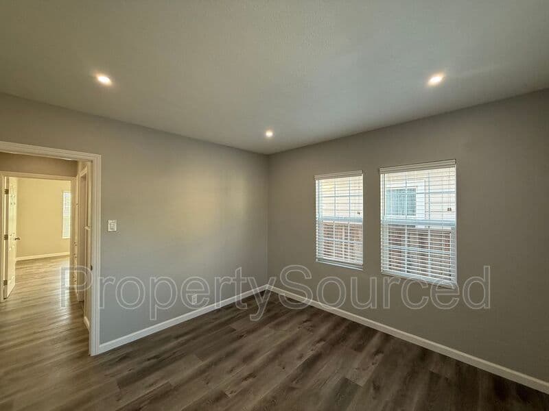Manteca House: 807 W Yosemite