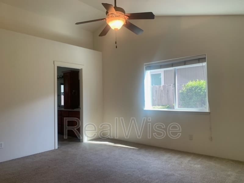 Grants Pass House: 1188 SW Derek Ln