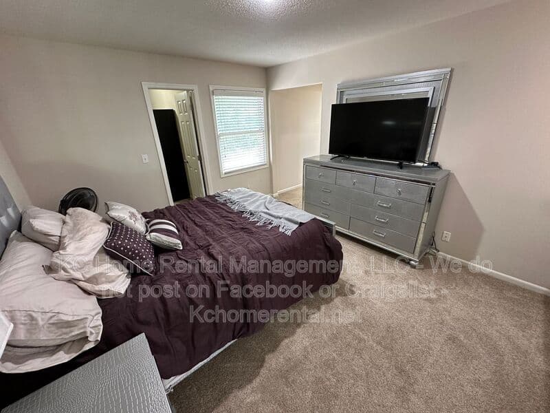 Overland Park House: 11429 W 142nd Ter