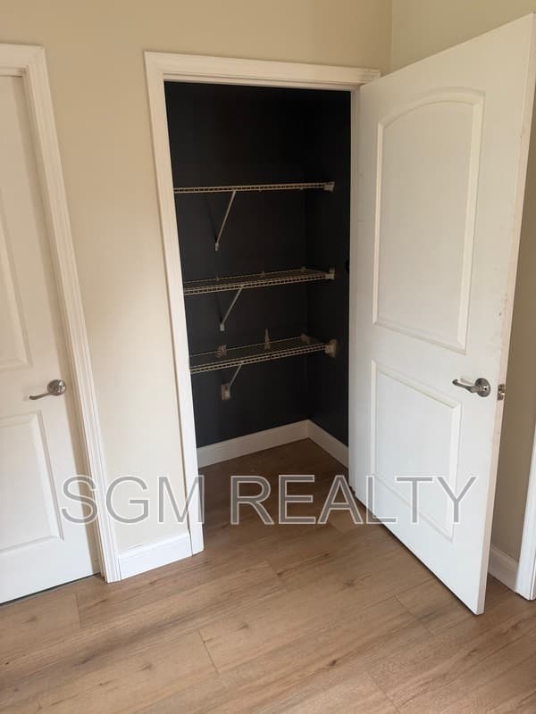 Belleville Condo: 26 N 18th St