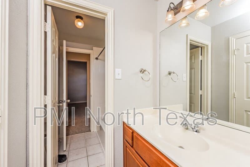 Little Elm House: 2541 Indian Hills Dr