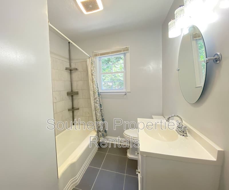 Fayetteville House: 807 Cape Fear Avenue