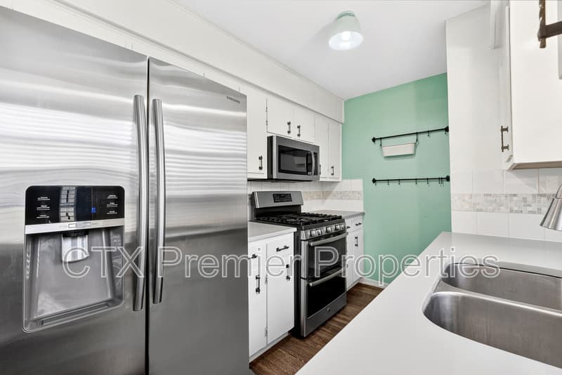 Austin House: 8408 Maine Drive
