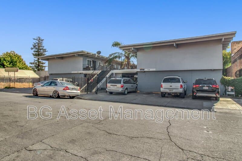 Sacramento Condo: 714 Darina Avenue