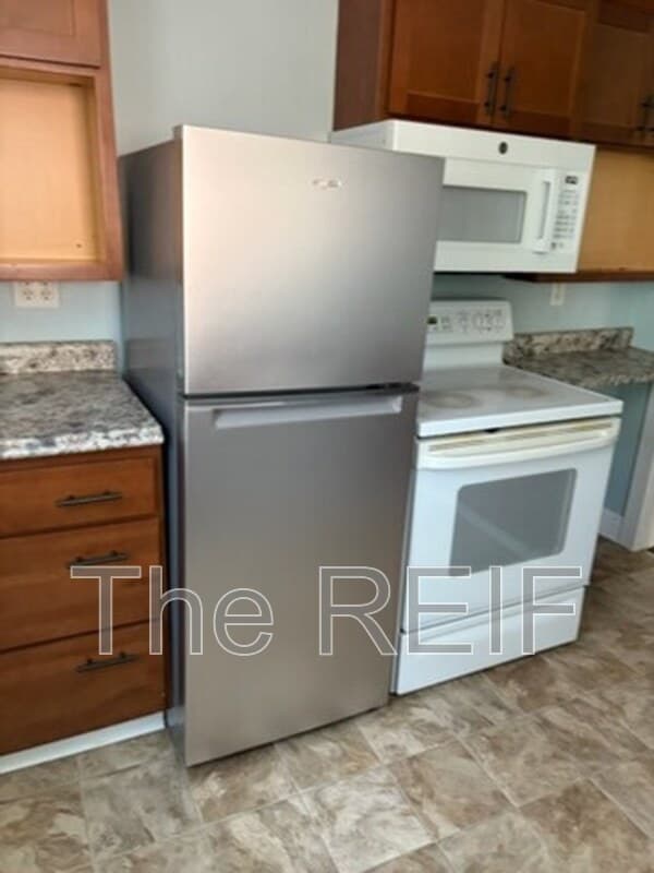 Lansing Condo: 513 North Magnolia Avenue 2nd Floor