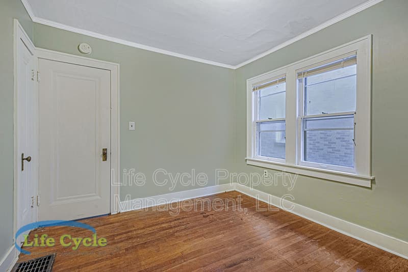Grand Rapids House: 148 Diamond NE