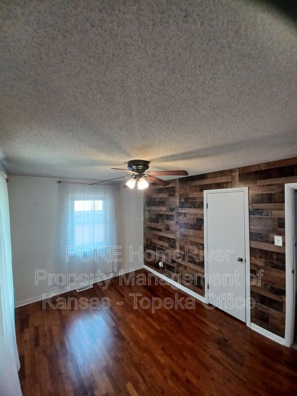 Topeka House: 4227 SW Drury Lane