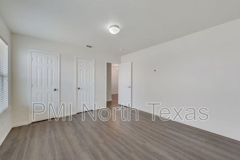 Fort Worth House: 8809 Valley River Drive