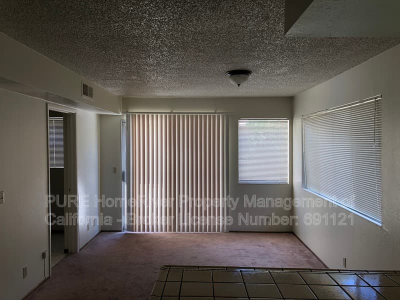 Sacramento House: 1510 Woodridge Oak Way