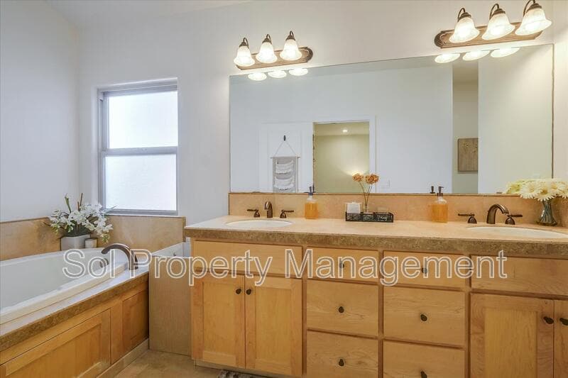 Santa Cruz House: 3370 Houts Drive
