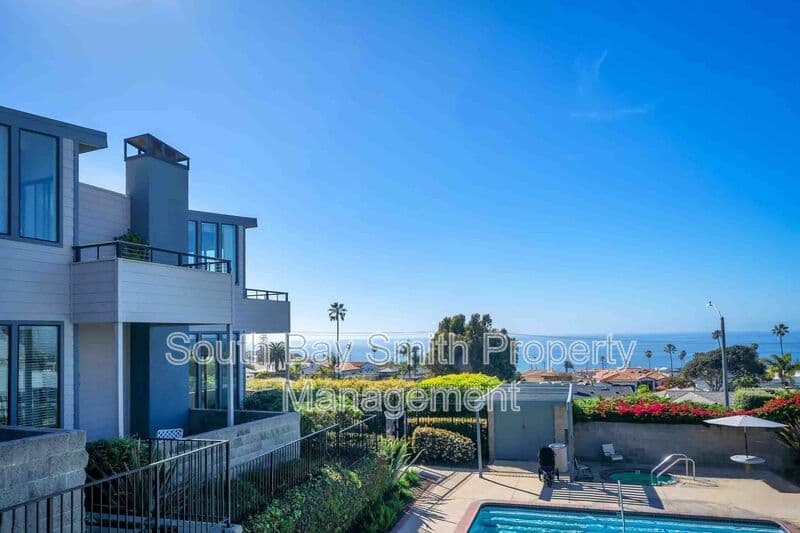 Redondo Beach Condo: 420 Palos Verdes Blvd