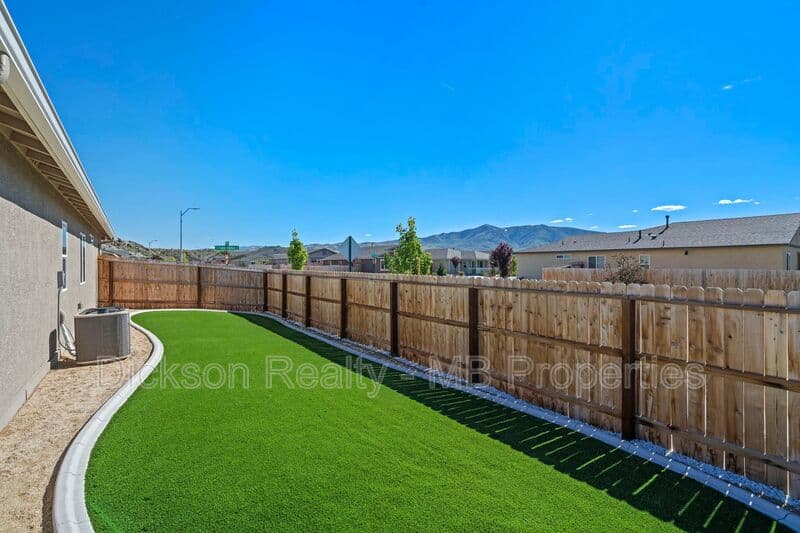 Reno House: 635 Fallon Station Road