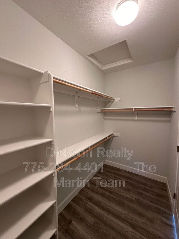 Sparks House: 816 Thacker Pass Dr