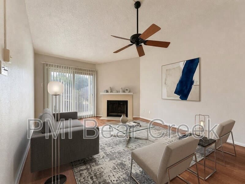 Houston Condo: 2120 El Paseo St