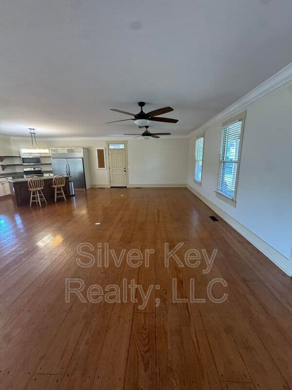 Athens House: 834 Highway 39 East
