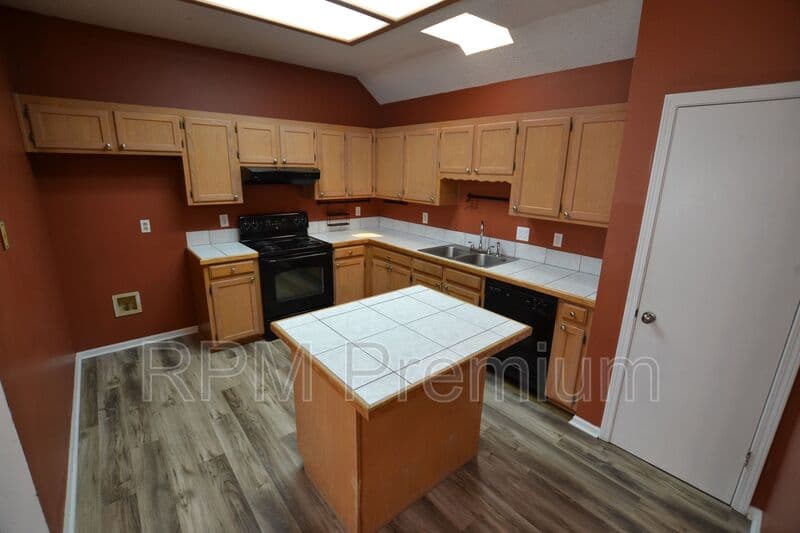 Baton Rouge House: 2136 S Flannery Rd.