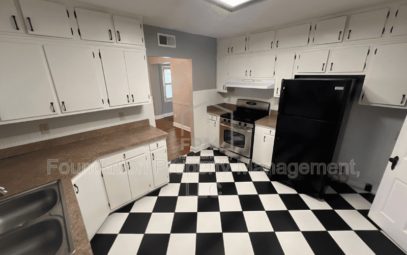 Memphis House: 252 East Edwin Circle