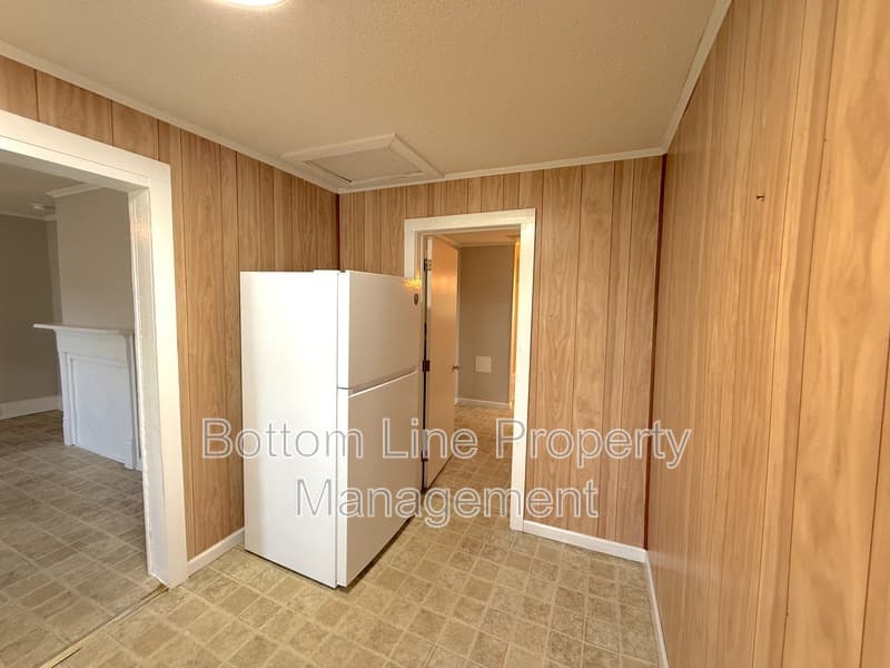 Shelby House: 216 Lineberger St