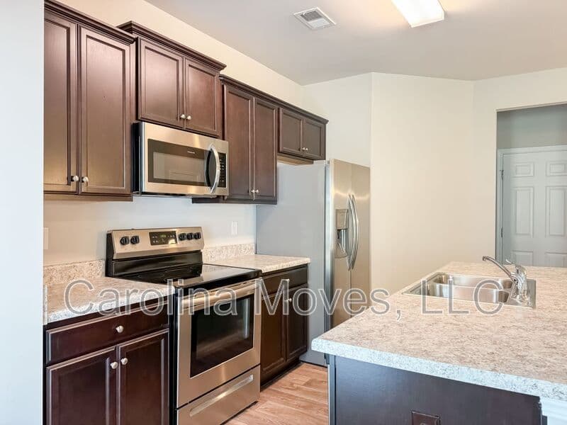 Easley House: 200 Northridge Court