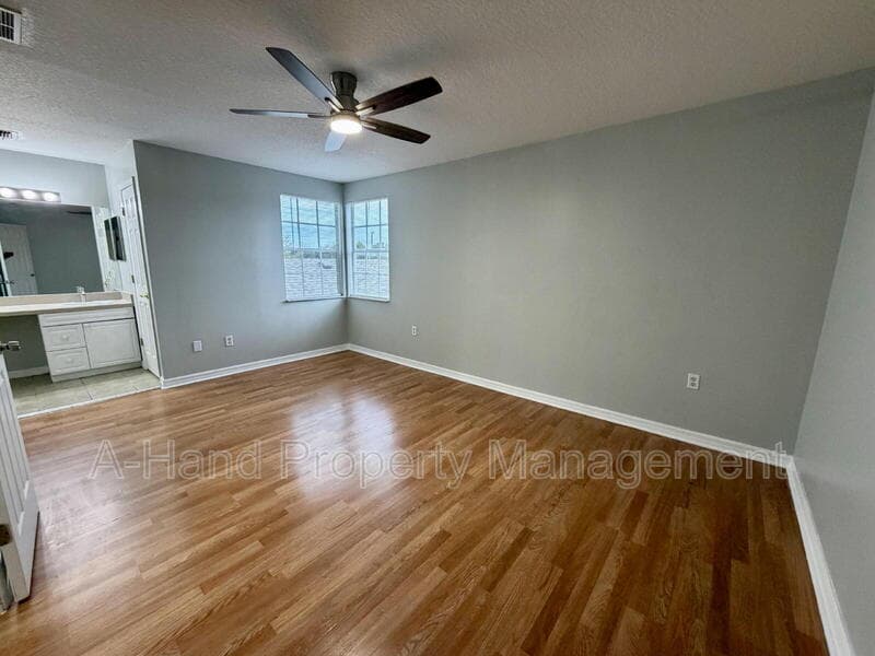 Davenport Condo: 615 Australian Way