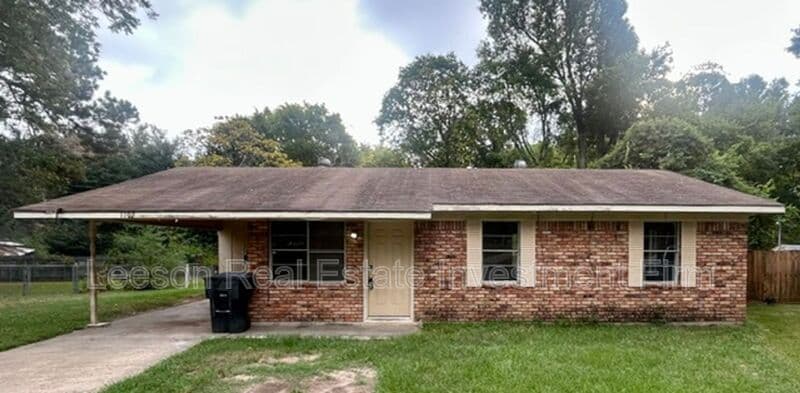 Shreveport House: 1102 Cloverdale Dr.