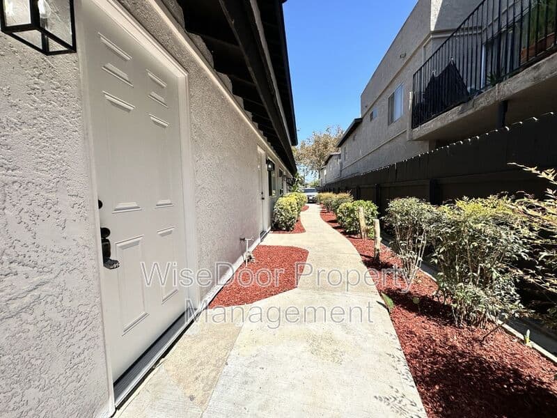 Santa Ana Condo: 810 S Flower St.