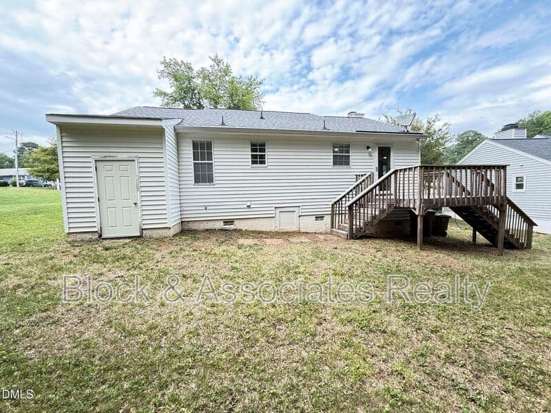 Wake Forest House: 610 E Jones Avenue