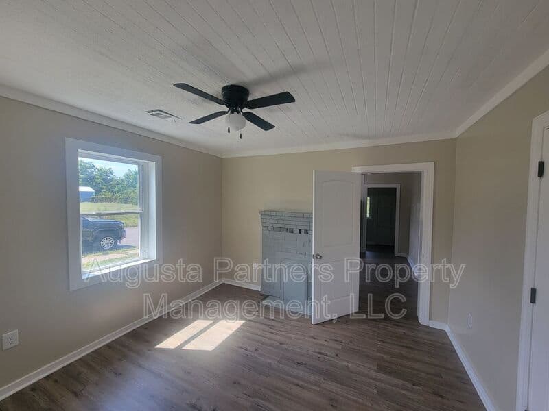 Augusta House: 2133 Grand Boulevard
