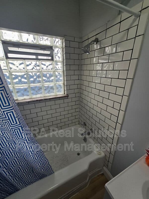 Columbus Condo: 112 COLUMBIAN AVE- A