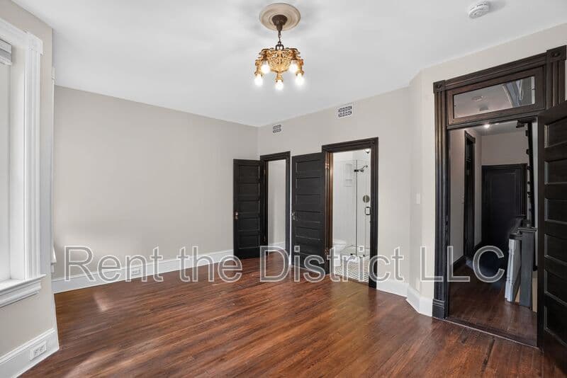 Washington Townhome: 37 Rhode Island Avenue NW