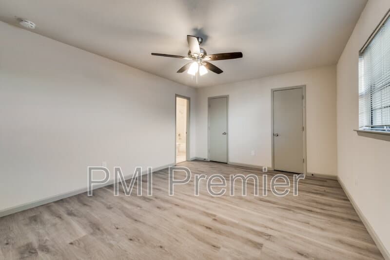 North Richland Hills House: 7021 Lincolnshire Ln