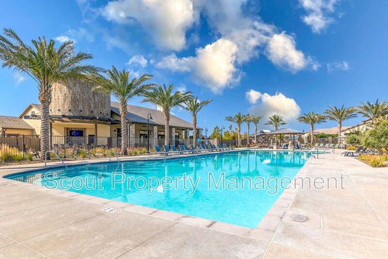 Temecula House: 32519 Brunello Way