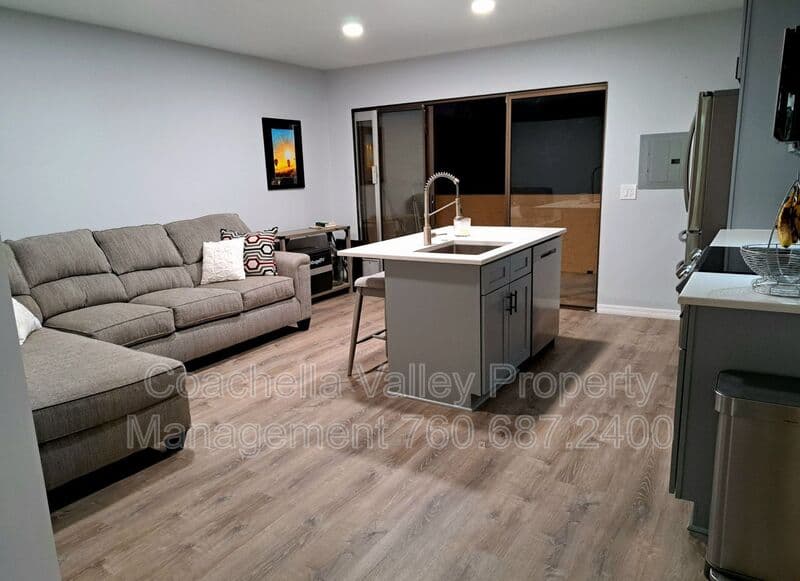 Palm Springs Condo: 5300 E Waverly Dr