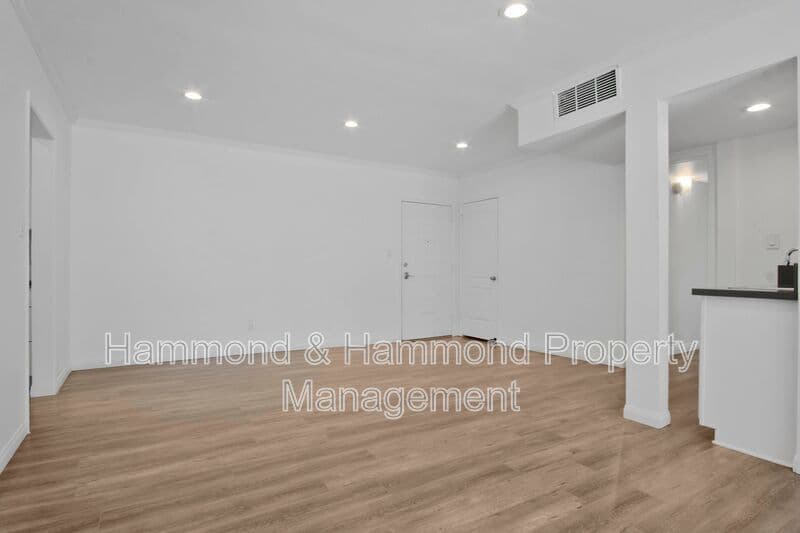 Sherman Oaks Condo: 12955 Riverside Dr.