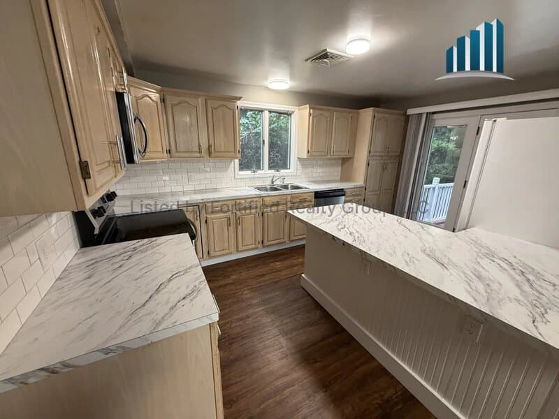 Fall River Condo: 200 County St