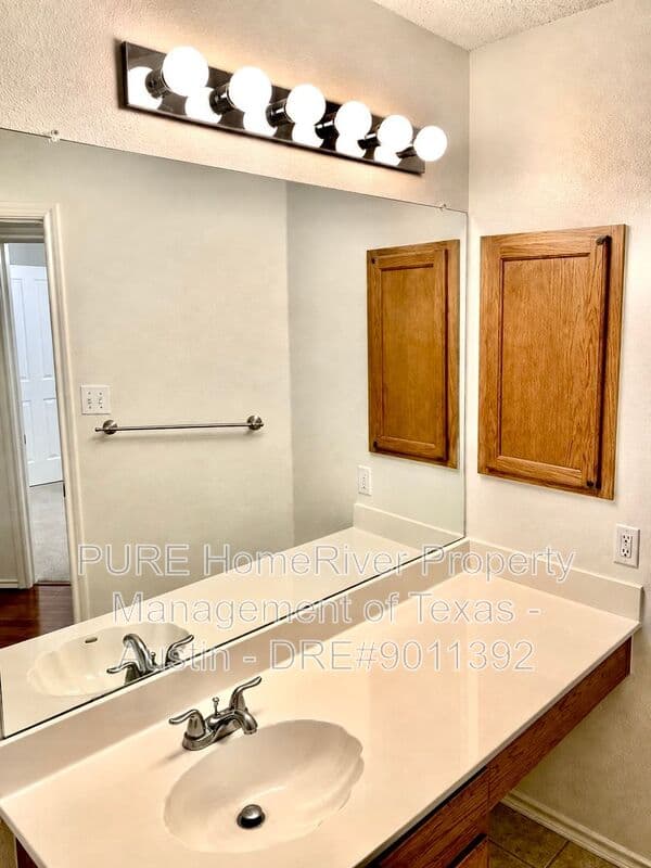 Cedar Park House: 1614 Paper Moon Dr