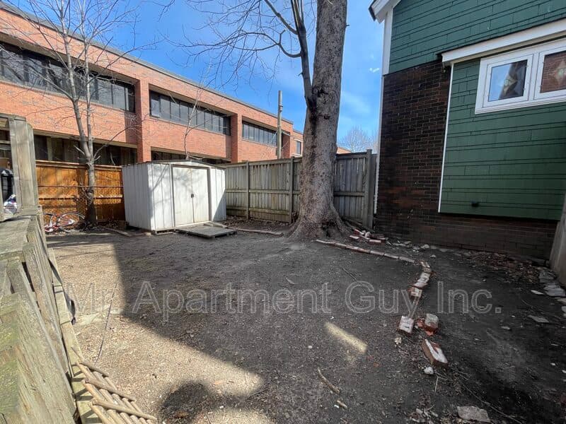 Hamilton Condo: 151 Wentworth Street South