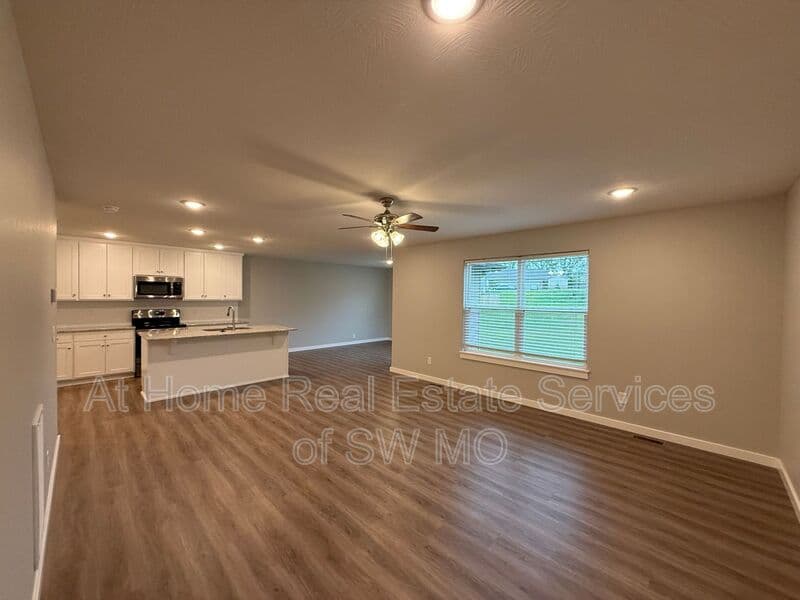 Ozark Condo: 900 S Rimes Ave