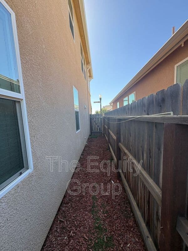 Clovis House: 3461 Alcove Way
