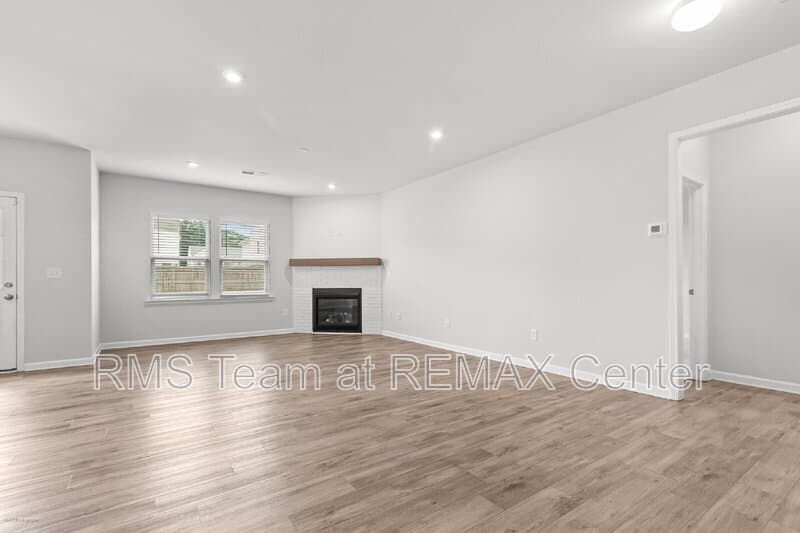 Auburn House: 1333 Maston Rd