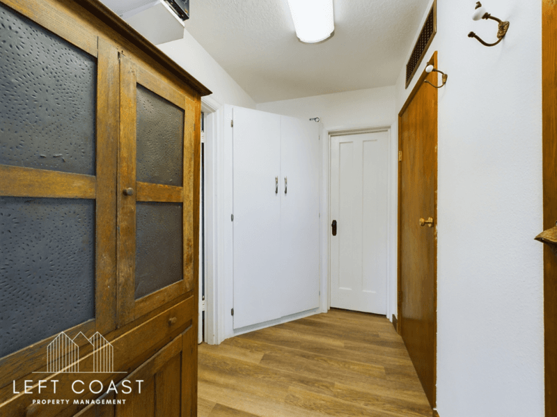 Lincoln City House: 1033 Northwest Inlet Avenue
