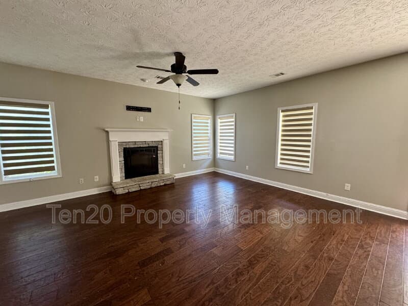 Midland House: 9420 Yarbrough Rd