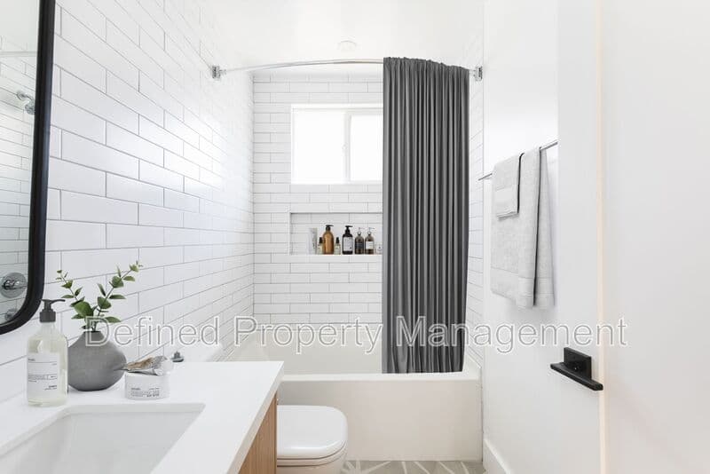 Los Angeles Condo: 5358 Loma Linda Ave