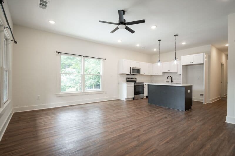 Athens House: 382 N Chase St