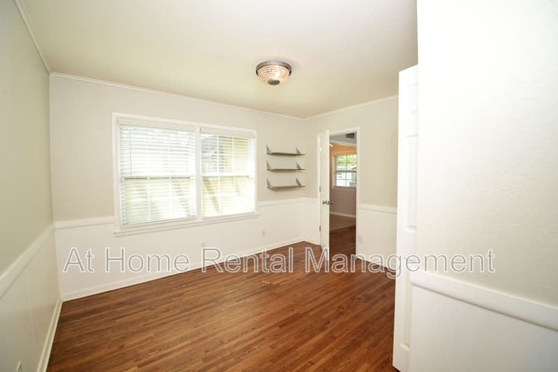 Tulsa House: 10 South 106th East Place
