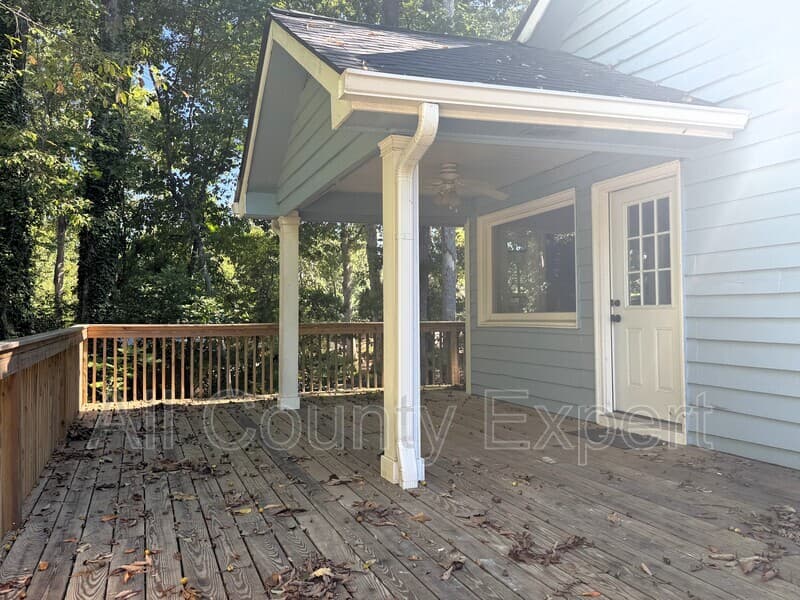 Flowery Branch House: 6525 Bermuda Lane