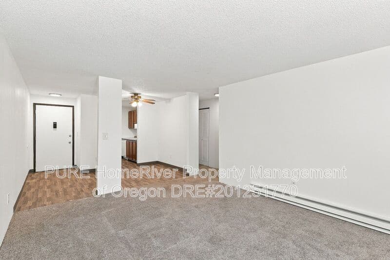 Portland Condo: 14142 NE Sandy Blvd