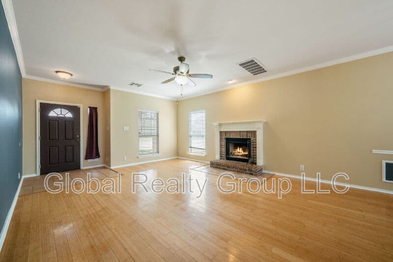 Cibolo House: 124 Rustic Tr